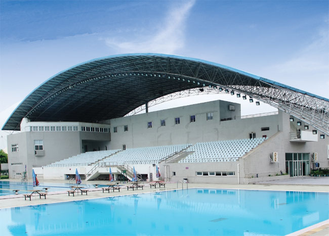 海伦游泳馆网架